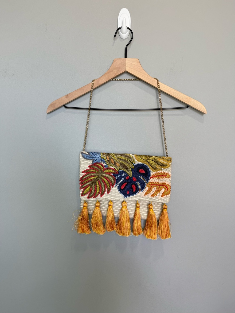 Chico's‎ tropical leaf embroidered clutch purse gold chain